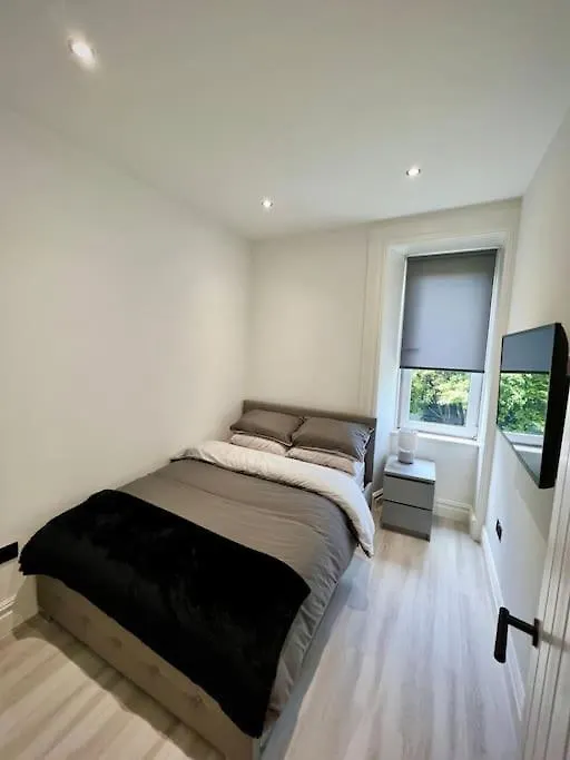 Contemporary Flat In Prime City Centre Edinburgh
