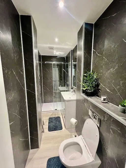 Contemporary Flat In Prime City Centre Edinburgh 0*,